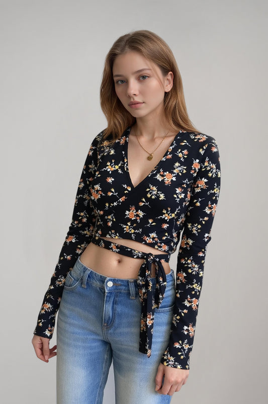 Kadın Crop Baglama Detaylı Çiçek Desenli Siyah Bluz