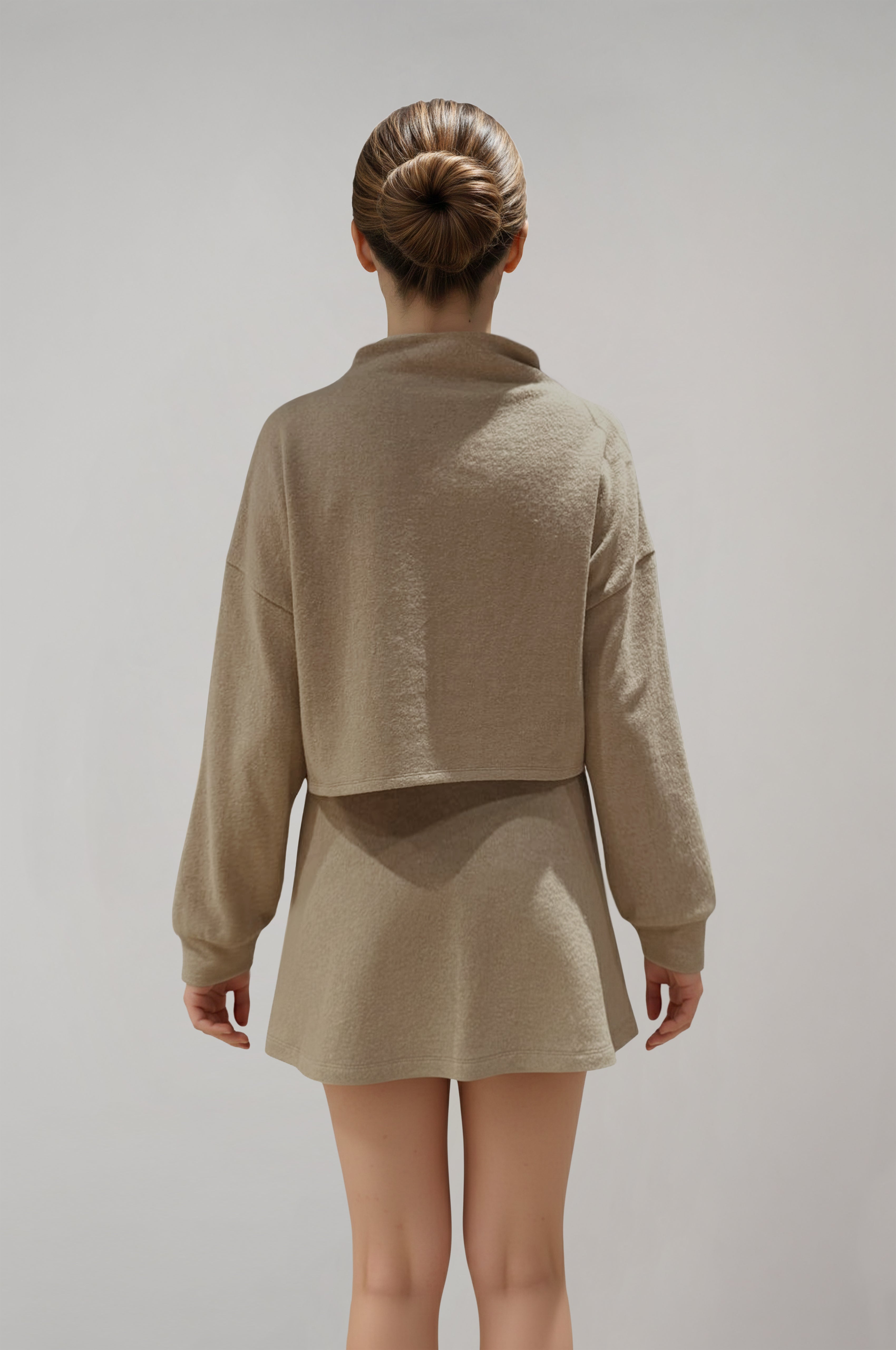 Kadın Yumuşak Dokulu Dik Yaka Kazak & Mini Etek Takım