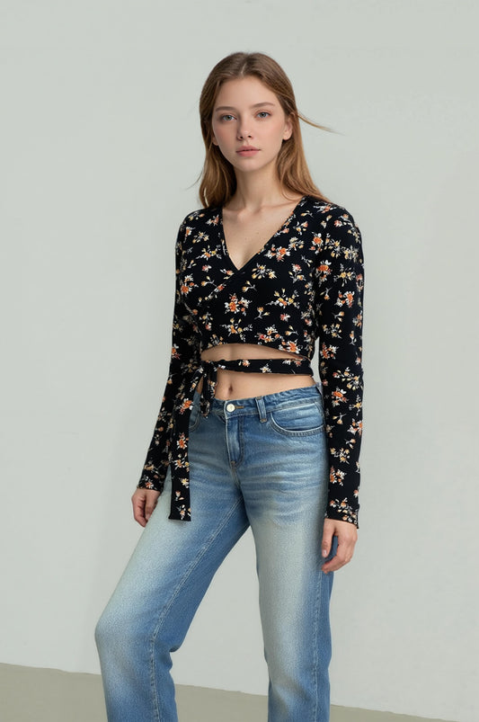Kadın  Crop Baglama Detaylı Çiçek Desenli Siyah Bluz