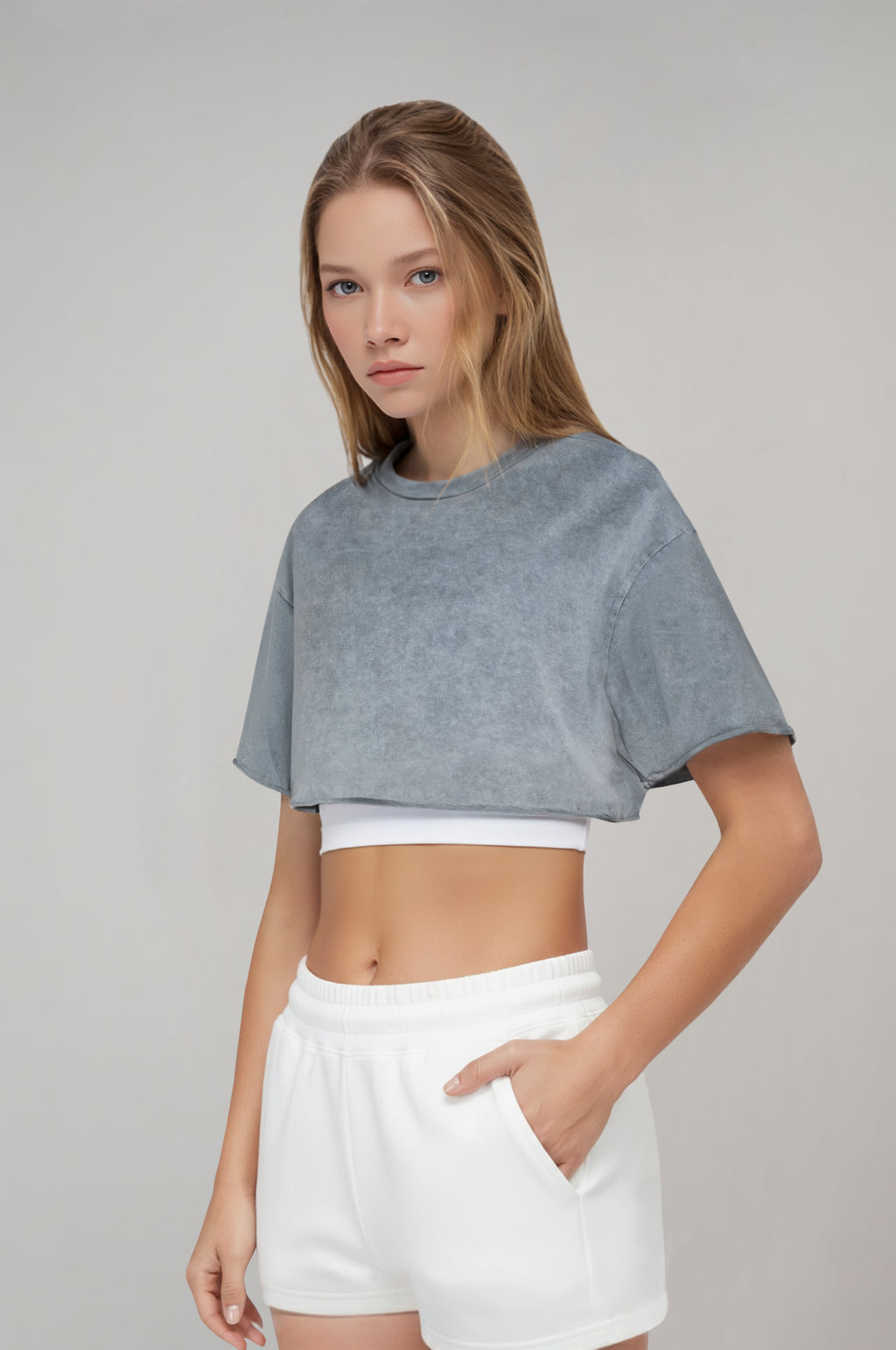 Kadın Gri Renkli Yıkama Efektli Crop T-shirt